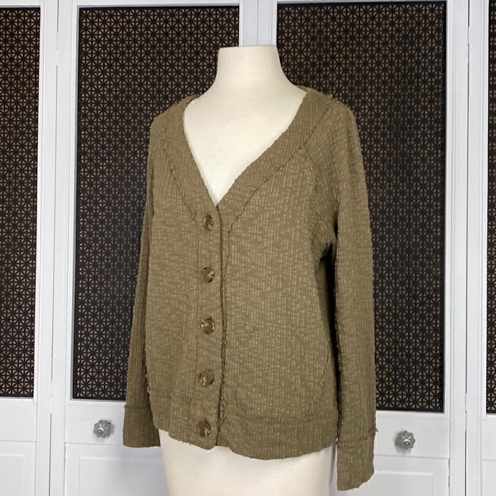 Two by Vince Camuto Textured Olive Green Button Down Sweater Size Large